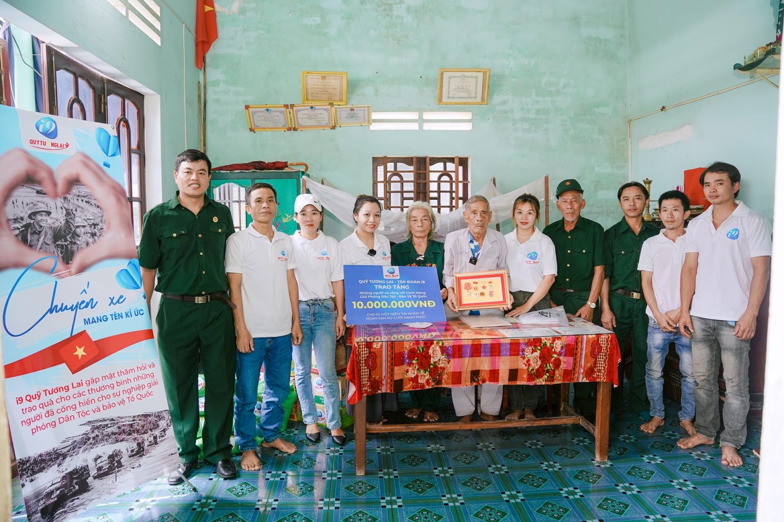 Hình ảnh mô tả sự phát triển và giá trị của 168bet, với các biểu tượng về công nghệ, an toàn và sự hài lòng của khách hàng.